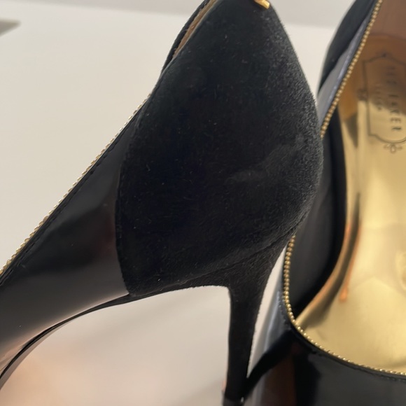 ⭐️HP⭐️ Ted Baker Black/Gold Suede and Patent Leather Heels - 39 (8.5) - Picture 6 of 12